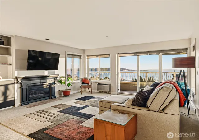 Photo 4 of Condo for sale at 601 W Mercer Pl #301, Seattle, WA 98119 | MLS# NWM2582285 | Listing updated on 2026-09-22