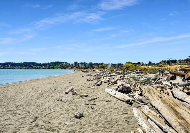 Photo 2 of Condo for sale at 651 Se Bayshore Dr #A101, Oak Harbor, WA 98277 | MLS# NWM2582291 | Listing updated on 2026-09-28