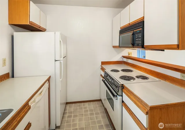 Photo 4 of Condo for sale at 10838 E Riverside Dr #C102, Bothell, WA 98011 | MLS# NWM2582300 | Listing updated on 2026-09-26