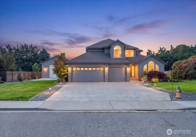 Photo 2 of Single family home for sale at 2289 Fancher Hts Blvd, East Wenatchee, WA 98802 | MLS# NWM2582306 | Listing updated on 2026-09-23