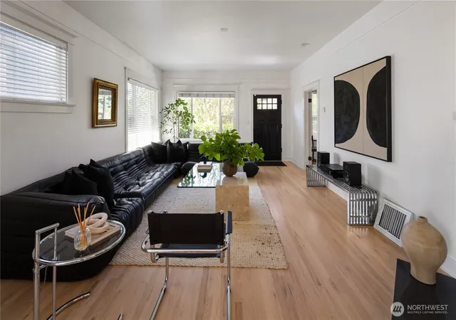Photo 2 of Single family home for sale at 716 32nd Avenue, Seattle, WA 98122 | MLS# NWM2582322 | Listing updated on 2026-10-01