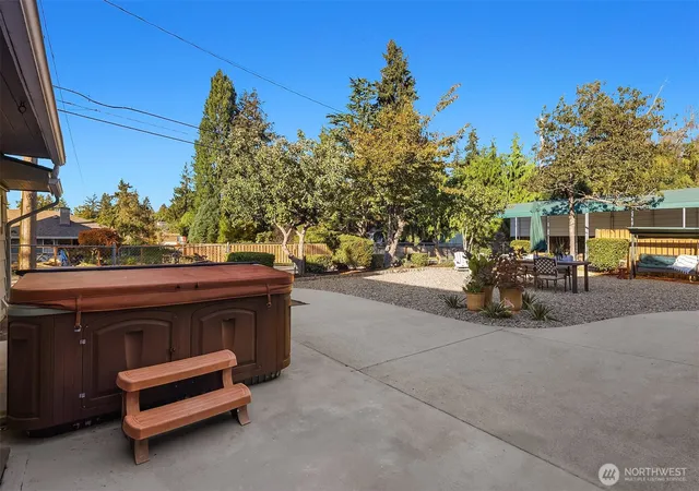 Photo 4 of Single family home for sale at 11902 21st Avenue SW, Burien, WA 98146 | MLS# NWM2582337 | Listing updated on 2026-09-29