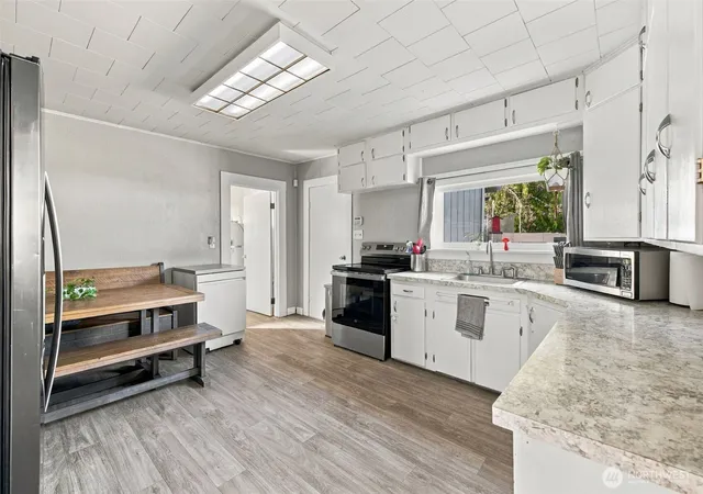 Photo 4 of Single family home for sale at 311 2nd Avenue NE, Puyallup, WA 98372 | MLS# NWM2582342 | Listing updated on 2026-09-26