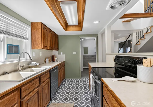 Photo 3 of Single family home for sale at 2932 E Fir St, Mount Vernon, WA 98273 | MLS# NWM2582344 | Listing updated on 2026-10-01