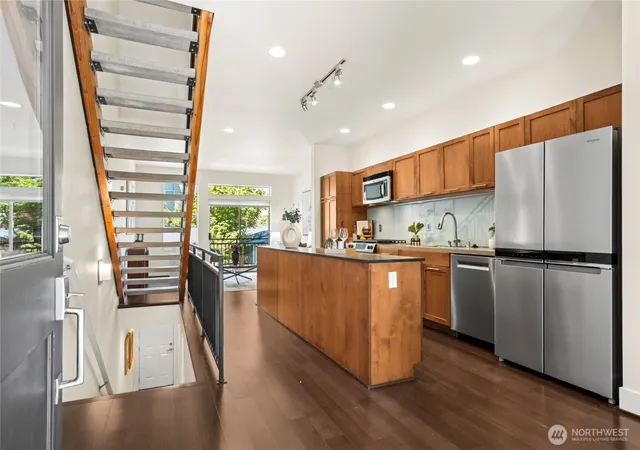 Photo 3 of Sale Pending at 2804 S Columbian Way, Seattle, WA 98108 | MLS# NWM2582345 | Listing updated on 2026-09-25