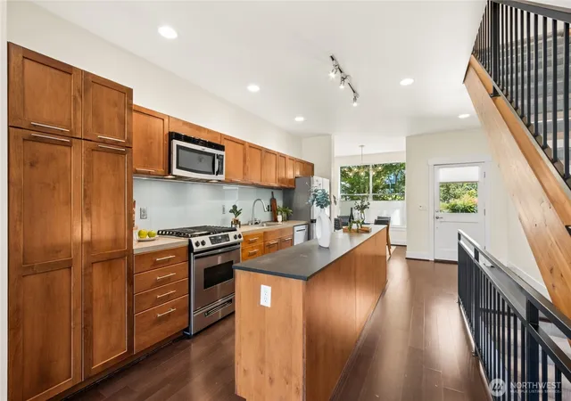 Photo 4 of Sale Pending at 2804 S Columbian Way, Seattle, WA 98108 | MLS# NWM2582345 | Listing updated on 2026-09-25