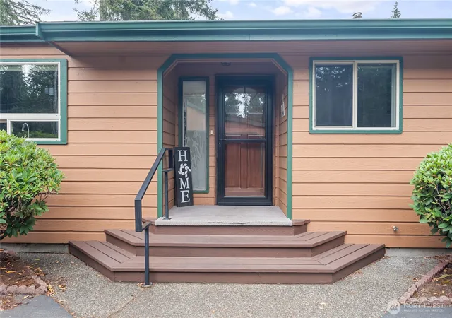 Photo 3 of Single family home for sale at 281 E Saint Andrews Dr, Shelton, WA 98584 | MLS# NWM2582347 | Listing updated on 2026-09-25