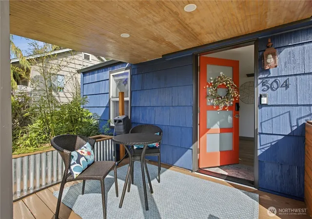 Photo 4 of Single family home for sale at 504 Windsor Park NE, Renton, WA 98056 | MLS# NWM2582350 | Listing updated on 2026-10-03