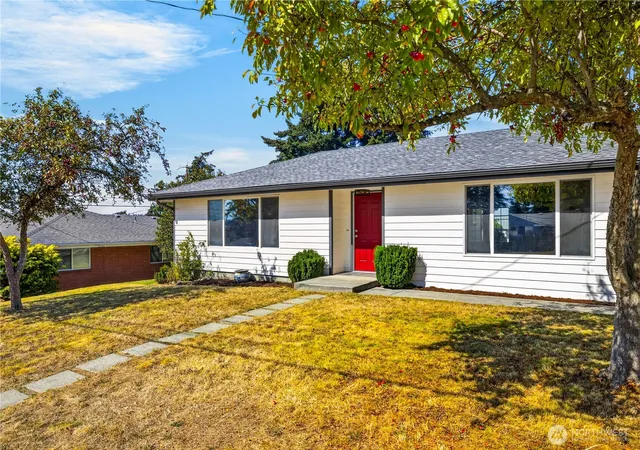 Photo 1 of Single family home for sale at 1550 Ne 8th Avenue, Oak Harbor, WA 98277 | MLS# NWM2582353 | Listing updated on 2026-09-29