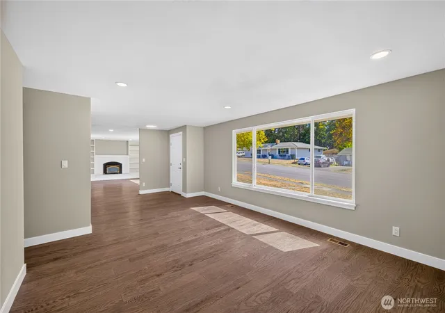 Photo 3 of Single family home for sale at 1550 NE 8th Avenue, Oak Harbor, WA 98277 | MLS# NWM2582353 | Listing updated on 2026-09-29