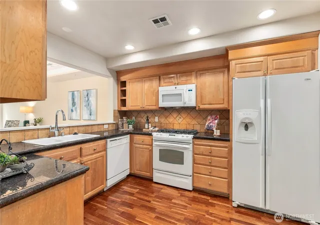 Photo 3 of Condo for sale at 4535 Providence Point Pl SE #102, Issaquah, WA 98029 | MLS# NWM2582358 | Listing updated on 2026-09-17