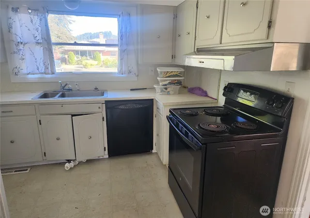 Photo 3 of Single family home for sale at 1617 SW Grandview Ave, Chehalis, WA 98532 | MLS# NWM2582388 | Listing updated on 2026-09-18