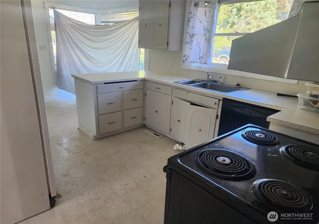 Photo 4 of Single family home for sale at 1617 SW Grandview Ave, Chehalis, WA 98532 | MLS# NWM2582388 | Listing updated on 2026-09-18