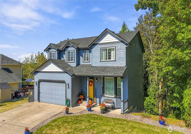 Photo 2 of Single family home for sale at 929 Edinburgh Ct, Kelso, WA 98626 | MLS# NWM2582398 | Listing updated on 2026-09-30