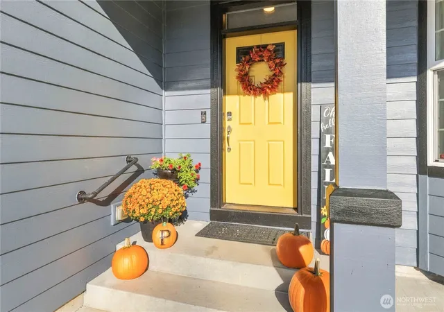 Photo 3 of Single family home for sale at 929 Edinburgh Ct, Kelso, WA 98626 | MLS# NWM2582398 | Listing updated on 2026-09-30