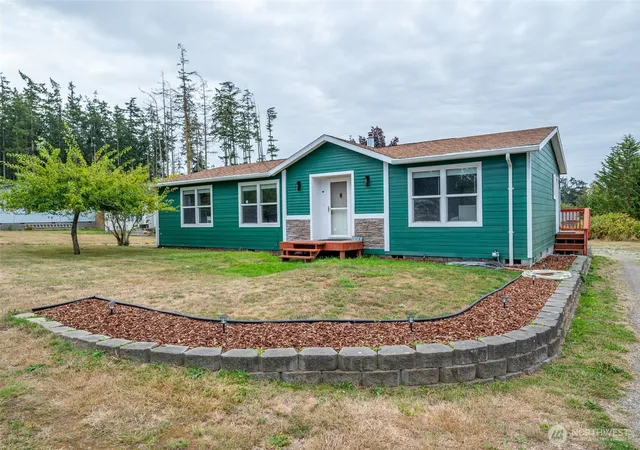 Manufactured home for sale at 1105 Paul Ave, Oak Harbor, WA 98277 | MLS# NWM2582405