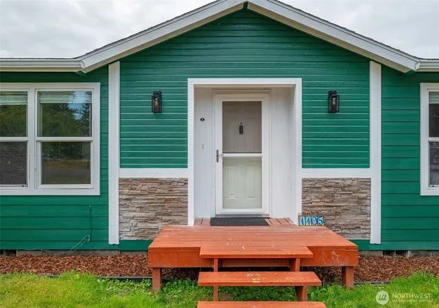 Photo 2 of Manufactured home for sale at 1105 Paul Ave, Oak Harbor, WA 98277 | MLS# NWM2582405 | Listing updated on 2026-09-26