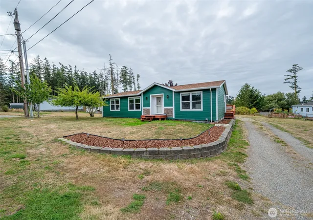 Photo 3 of Manufactured home for sale at 1105 Paul Ave, Oak Harbor, WA 98277 | MLS# NWM2582405 | Listing updated on 2026-09-26