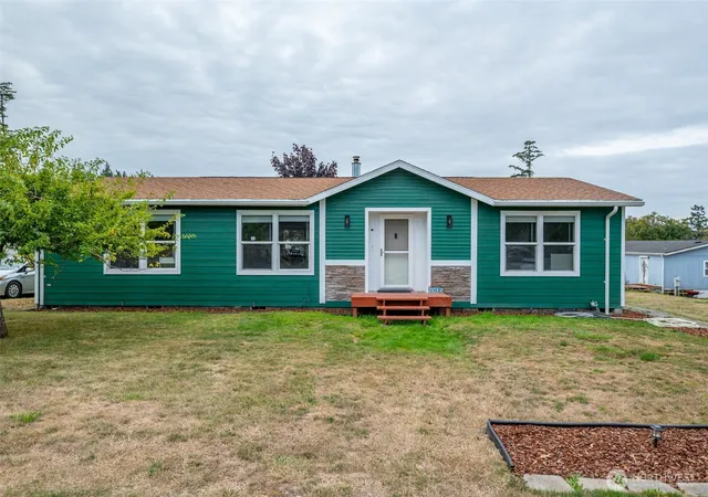 Photo 4 of Manufactured home for sale at 1105 Paul Ave, Oak Harbor, WA 98277 | MLS# NWM2582405 | Listing updated on 2026-09-26