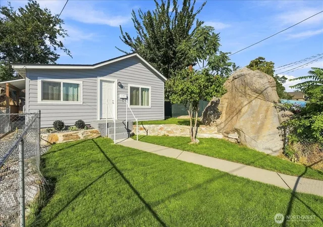 Photo 1 of Sale Pending at 540 S Chelan Ave, Wenatchee, WA 98801 | MLS# NWM2582407 | Listing updated on 2026-09-26