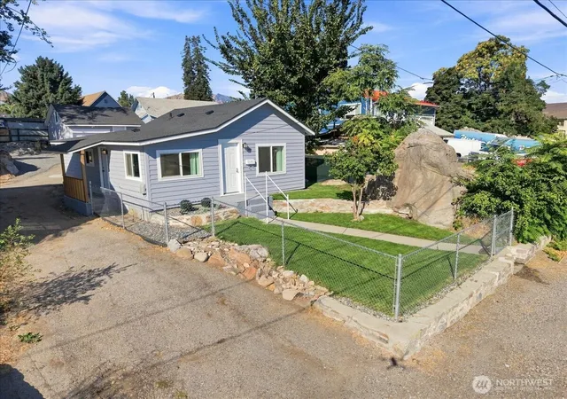 Photo 2 of Sale Pending at 540 S Chelan Ave, Wenatchee, WA 98801 | MLS# NWM2582407 | Listing updated on 2026-09-26