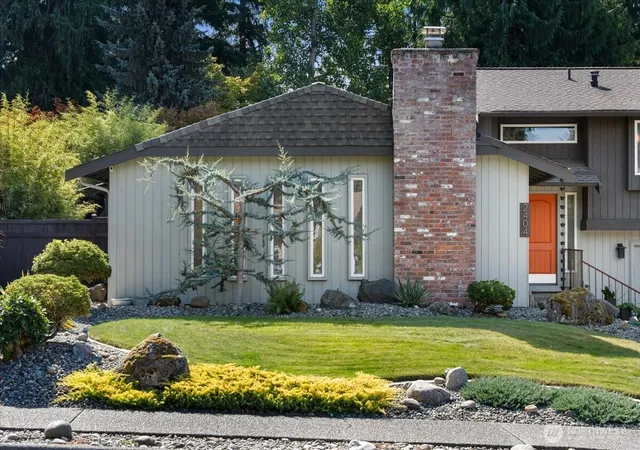 Photo 3 of Sale Pending at 2404 36th Avenue SE, Puyallup, WA 98374 | MLS# NWM2582426 | Listing updated on 2026-09-29