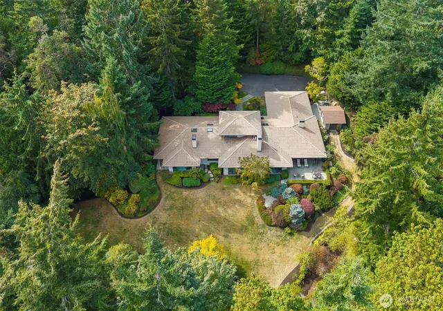 Photo 3 of Single family home for sale at 11044 Ne Boulder Pl, Bainbridge Island, WA 98110 | MLS# NWM2582431 | Listing updated on 2026-09-30