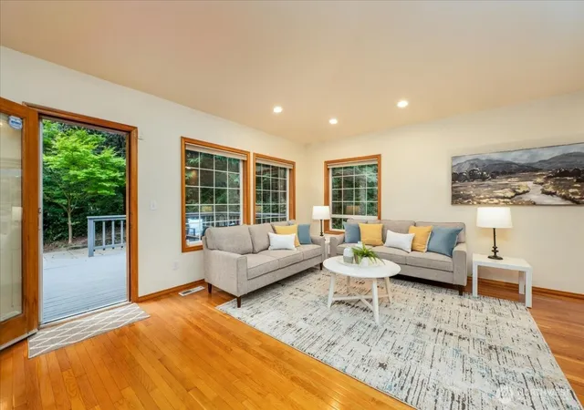 Photo 3 of Single family home for sale at 4901 Fowler Ave, Everett, WA 98203 | MLS# NWM2582432 | Listing updated on 2026-09-30