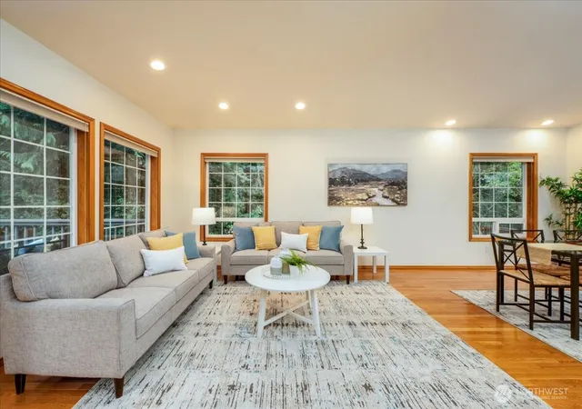 Photo 3 of Single family home for sale at 4901 Fowler Ave, Everett, WA 98203 | MLS# NWM2582432 | Listing updated on 2026-09-30
