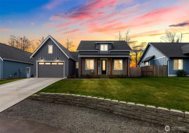 Single family home for sale at 809 Pine Crst Dr, Everson, WA 98247 | MLS# NWM2582439