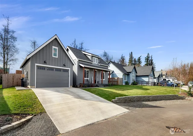 Photo 2 of Single family home for sale at 809 Pine Crst Dr, Everson, WA 98247 | MLS# NWM2582439 | Listing updated on 2026-10-16