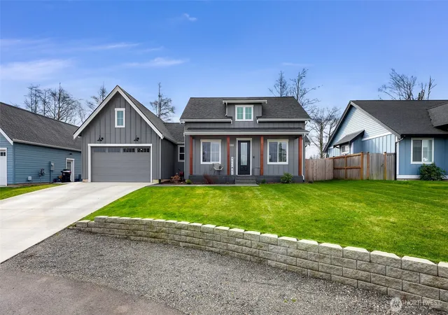 Photo 3 of Single family home for sale at 809 Pine Crst Dr, Everson, WA 98247 | MLS# NWM2582439 | Listing updated on 2026-10-16