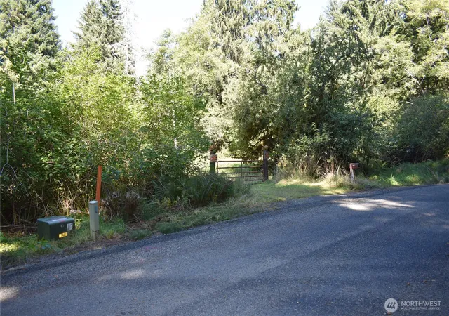 Photo 3 of Sale Pending at 83 N Williams Crk Rd, South Bend, WA 98586 | MLS# NWM2582444 | Listing updated on 2026-09-18