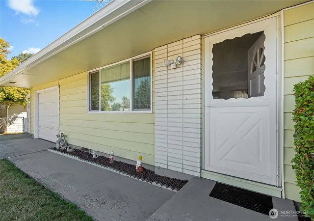 Photo 2 of Sale Pending at 19421 Aurora Dr E, Spanaway, WA 98387 | MLS# NWM2582450 | Listing updated on 2026-09-24