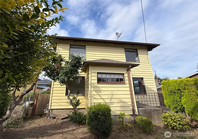 Photo 1 of Single family home for sale at 4210 S Holly St, Seattle, WA 98118 | MLS# NWM2582451 | Listing updated on 2026-09-18