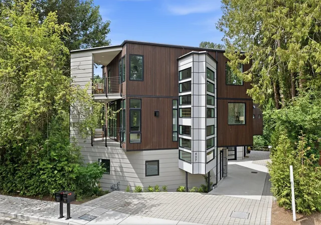 Photo 1 of Single family home for sale at 427 102nd Avenue Se, Bellevue, WA 98004 | MLS# NWM2582453 | Listing updated on 2026-09-25