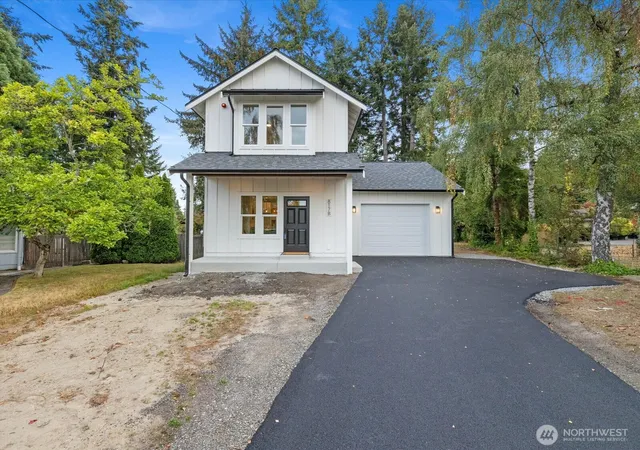 Townhouse for sale at 817 Olympic Blvd #B, Everett, WA 98203 | MLS# NWM2582459