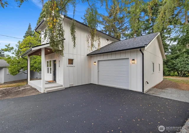 Photo 2 of Townhouse for sale at 817 Olympic Blvd #B, Everett, WA 98203 | MLS# NWM2582459 | Listing updated on 2026-09-30