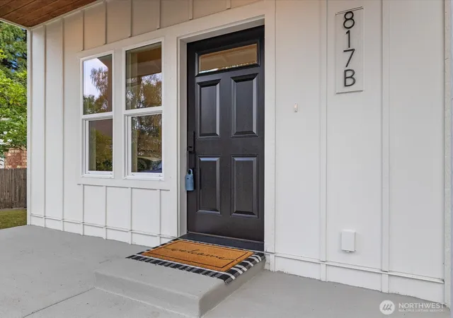 Photo 3 of Townhouse for sale at 817 Olympic Blvd #B, Everett, WA 98203 | MLS# NWM2582459 | Listing updated on 2026-09-30
