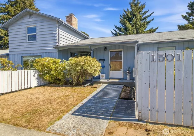 Photo 2 of Single family home for sale at 1501 N Huson, Tacoma, WA 98406 | MLS# NWM2582463 | Listing updated on 2026-09-28