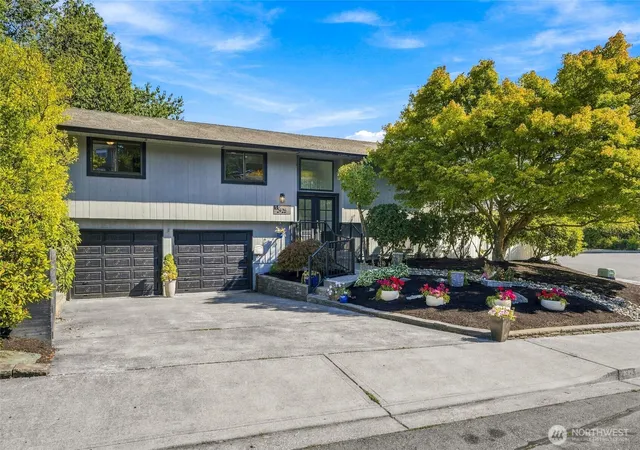 Photo 3 of Pending - Backup Offer Requested at 2925 Panaview Blvd, Everett, WA 98203 | MLS# NWM2582471 | Listing updated on 2026-09-30