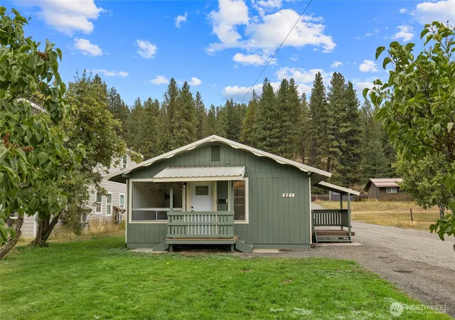Photo 2 of Single family home for sale at 821 E 4th Street, Cle Elum, WA 98922 | MLS# NWM2582475 | Listing updated on 2026-09-19
