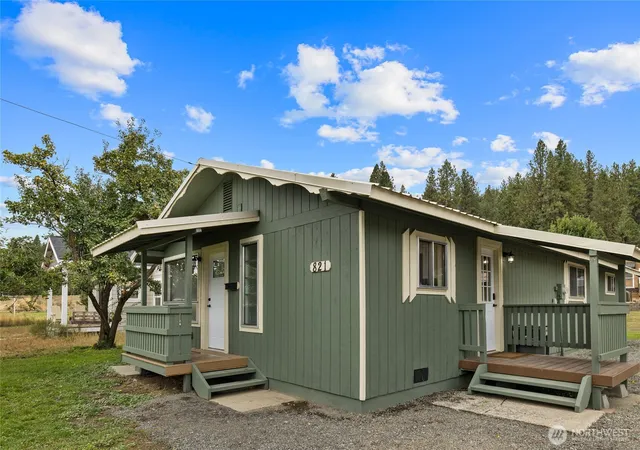 Photo 3 of Single family home for sale at 821 E 4th Street, Cle Elum, WA 98922 | MLS# NWM2582475 | Listing updated on 2026-09-19