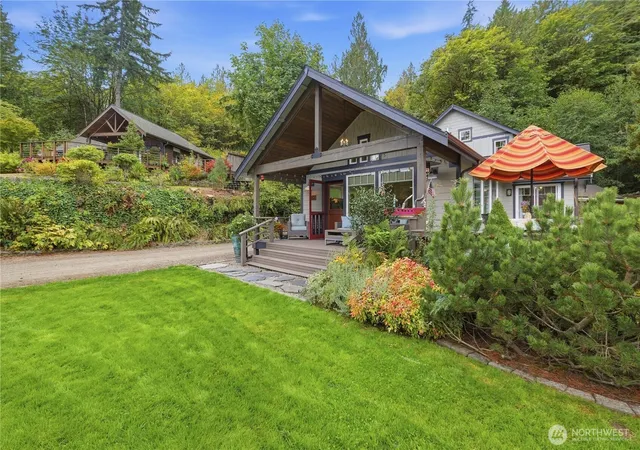 Photo 2 of Single family home for sale at 9312 Glencove Rd Nw, Gig Harbor, WA 98329 | MLS# NWM2582479 | Listing updated on 2026-09-25