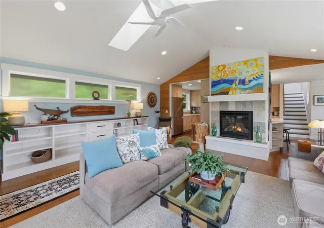 Photo 3 of Single family home for sale at 9312 Glencove Rd NW, Gig Harbor, WA 98329 | MLS# NWM2582479 | Listing updated on 2026-09-25