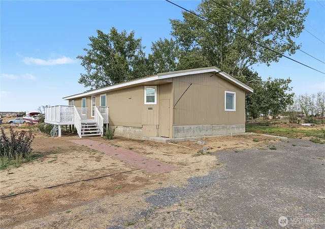 Photo 2 of Manufactured home for sale at 10124 Northeast Rd 16, Moses Lake, WA 98837 | MLS# NWM2582481 | Listing updated on 2026-09-26