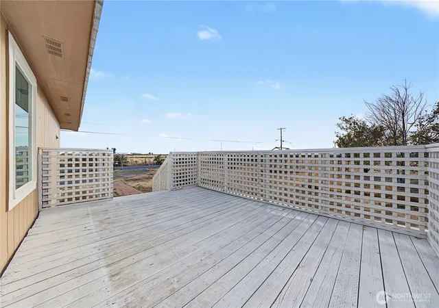 Photo 3 of Manufactured home for sale at 10124 Northeast Rd 16, Moses Lake, WA 98837 | MLS# NWM2582481 | Listing updated on 2026-09-26