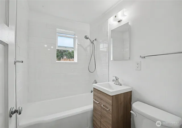 Photo 4 of Single family home for sale at 811 E Mountanview Ave, Ellensburg, WA 98926 | MLS# NWM2582498 | Listing updated on 2026-10-22