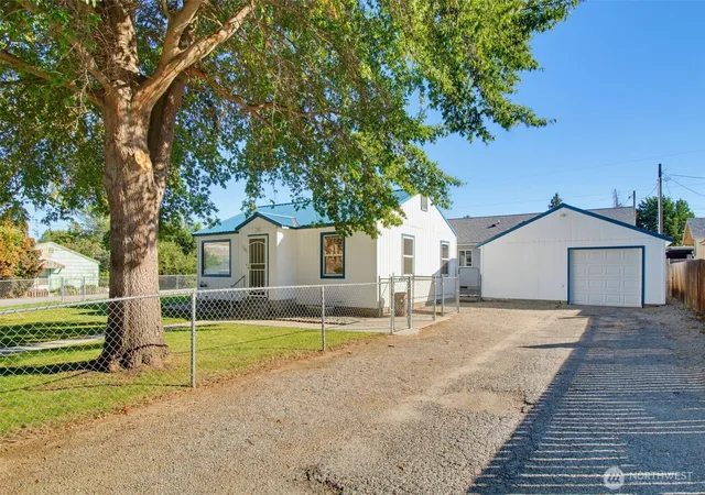 Photo 2 of Sale Pending at 1101 8th Street, Wenatchee, WA 98801 | MLS# NWM2582510 | Listing updated on 2026-09-25