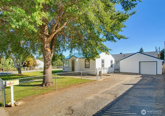 Photo 3 of Sale Pending at 1101 8th Street, Wenatchee, WA 98801 | MLS# NWM2582510 | Listing updated on 2026-09-25